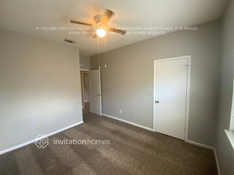 Building Photo - 1651 Ashwood Cir