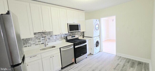 Building Photo - 3705 S George Mason Dr