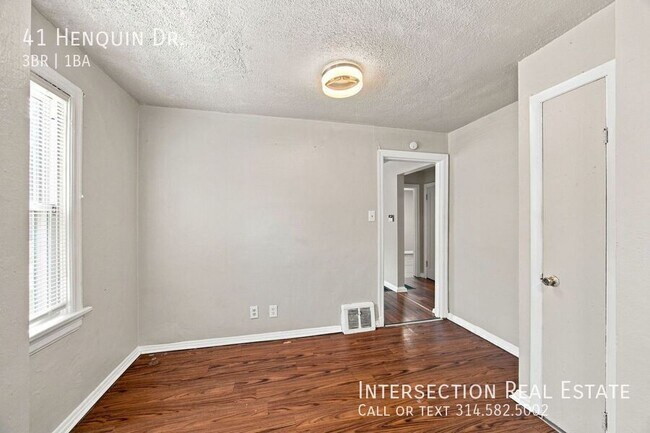 Building Photo - 41 Henquin Dr