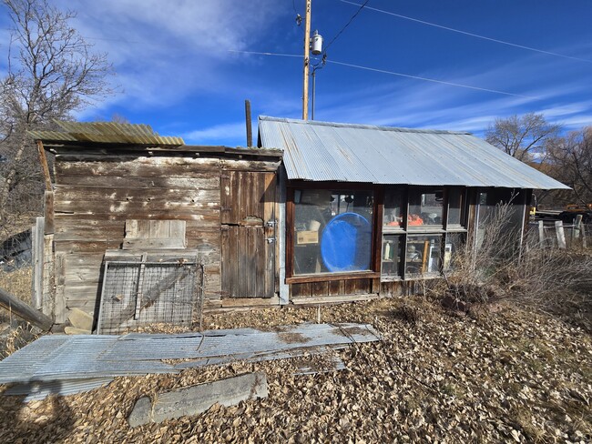 Building Photo - 417 E Tamarack St