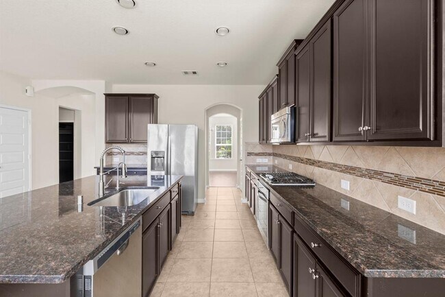 Building Photo - 18115 Fernwood Bend Dr