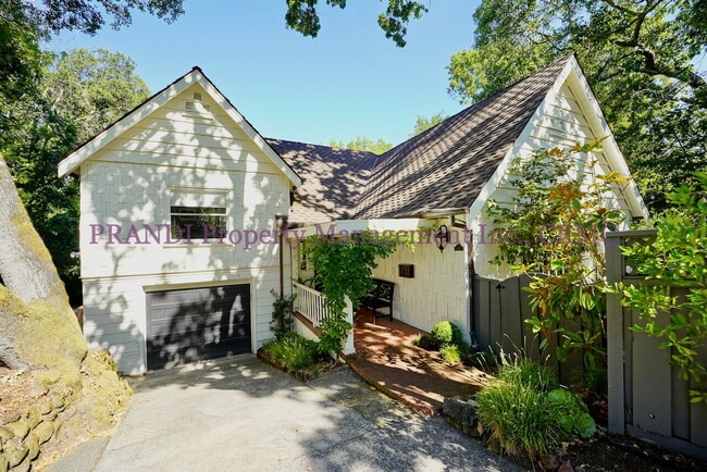 Building Photo - 3-Bedroom, 3-Bath Home with Expansive View...