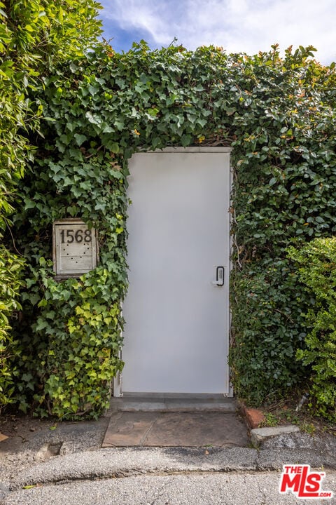 Building Photo - 1568 Viewsite Dr