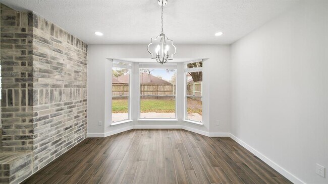 Building Photo - 2121 Aberdeen Dr