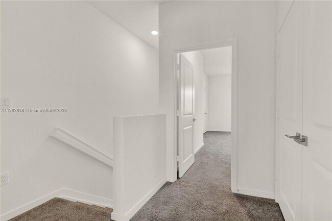 Building Photo - 449 NE 5th St