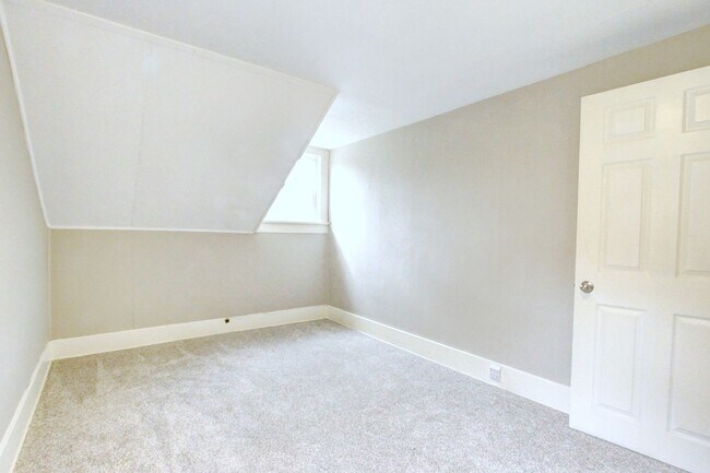 Building Photo - 502 NE 72nd St