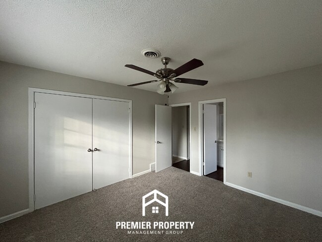 Building Photo - Spacious 4BR Home with Formal Dining, Fenced Yard & Garage in Southaven