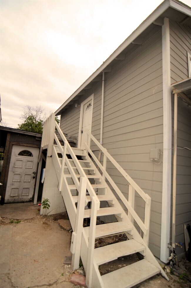 Building Photo - 2123 Marion St