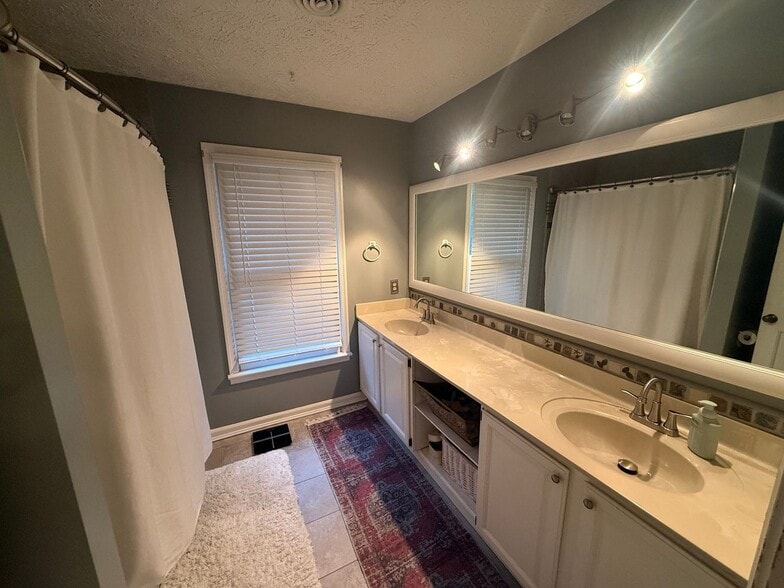 Building Photo - 127 Pilgrim Cove