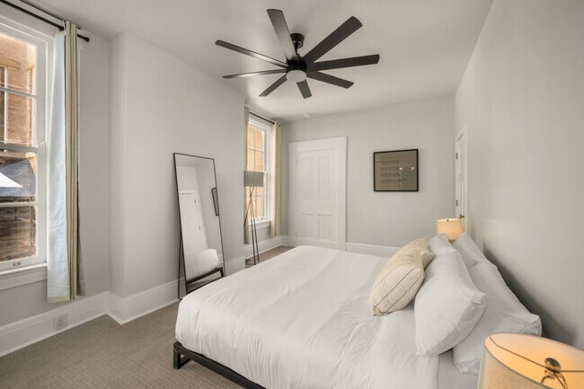 Building Photo - 1326 Broadway-SI ID1313057P