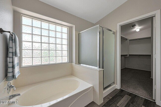 Building Photo - 15841 W Moreland St