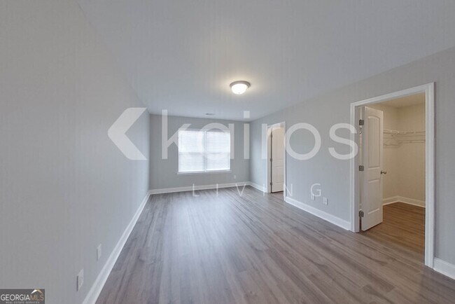 Building Photo - 300 Hemlock Ct