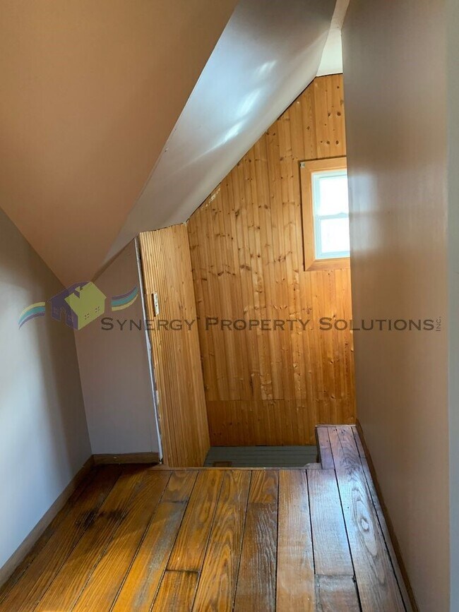 Building Photo - Rental Available!