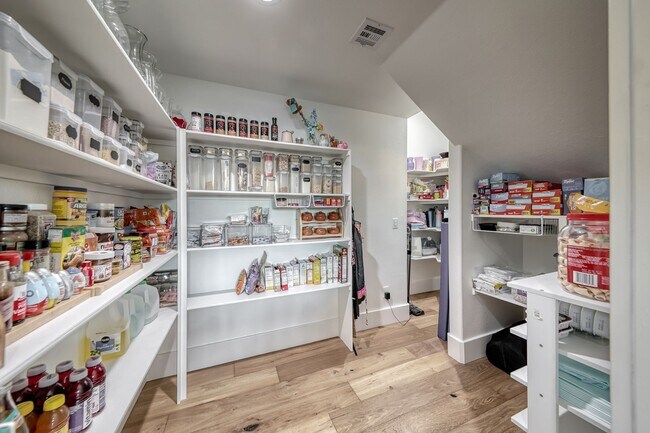 Building Photo - Stunning Green Valley, Guard Gated Community, Pool Home!