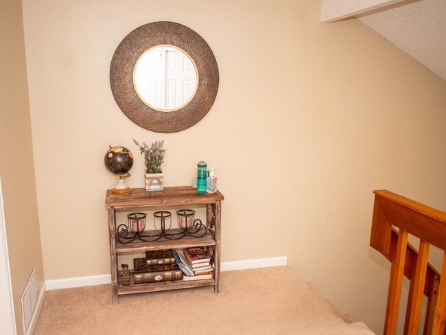 Building Photo - Three Bedroom Townhome with Pool