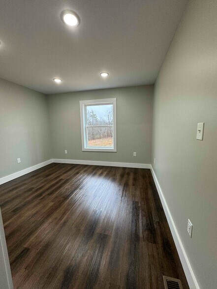 Building Photo - 56 Holloway Dr