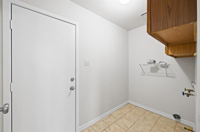 Building Photo - 3218 Sycamore Springs Dr