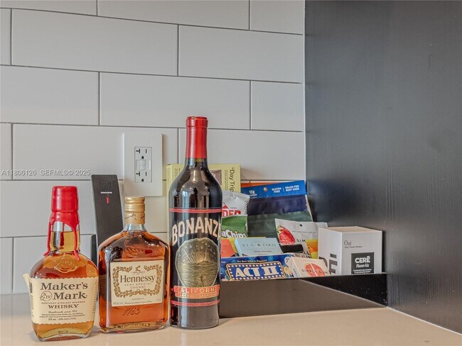 Building Photo - 398 NE 5th St