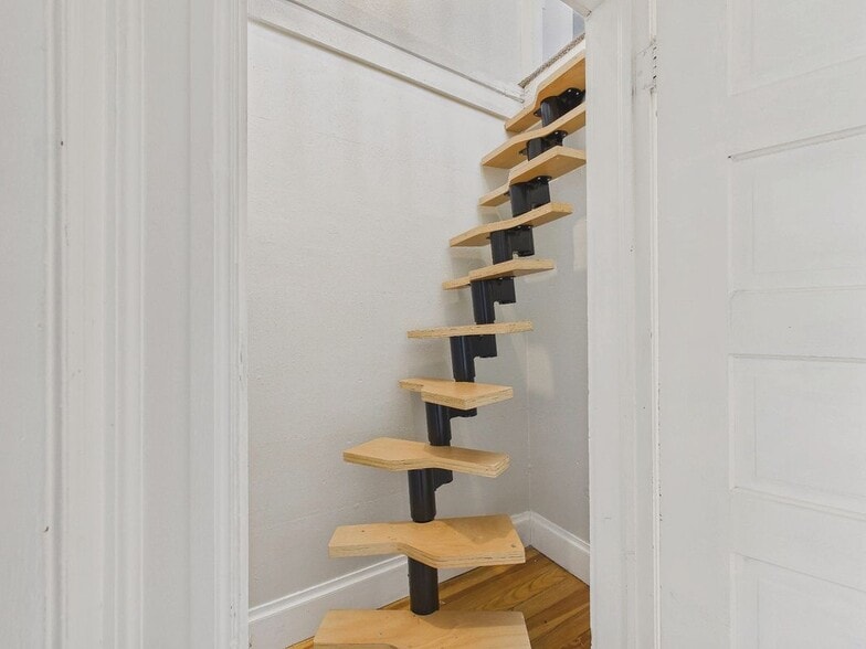 Building Photo - 2 Pennsylvania St