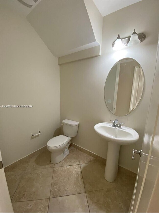 Building Photo - 5236 SW 77th Way