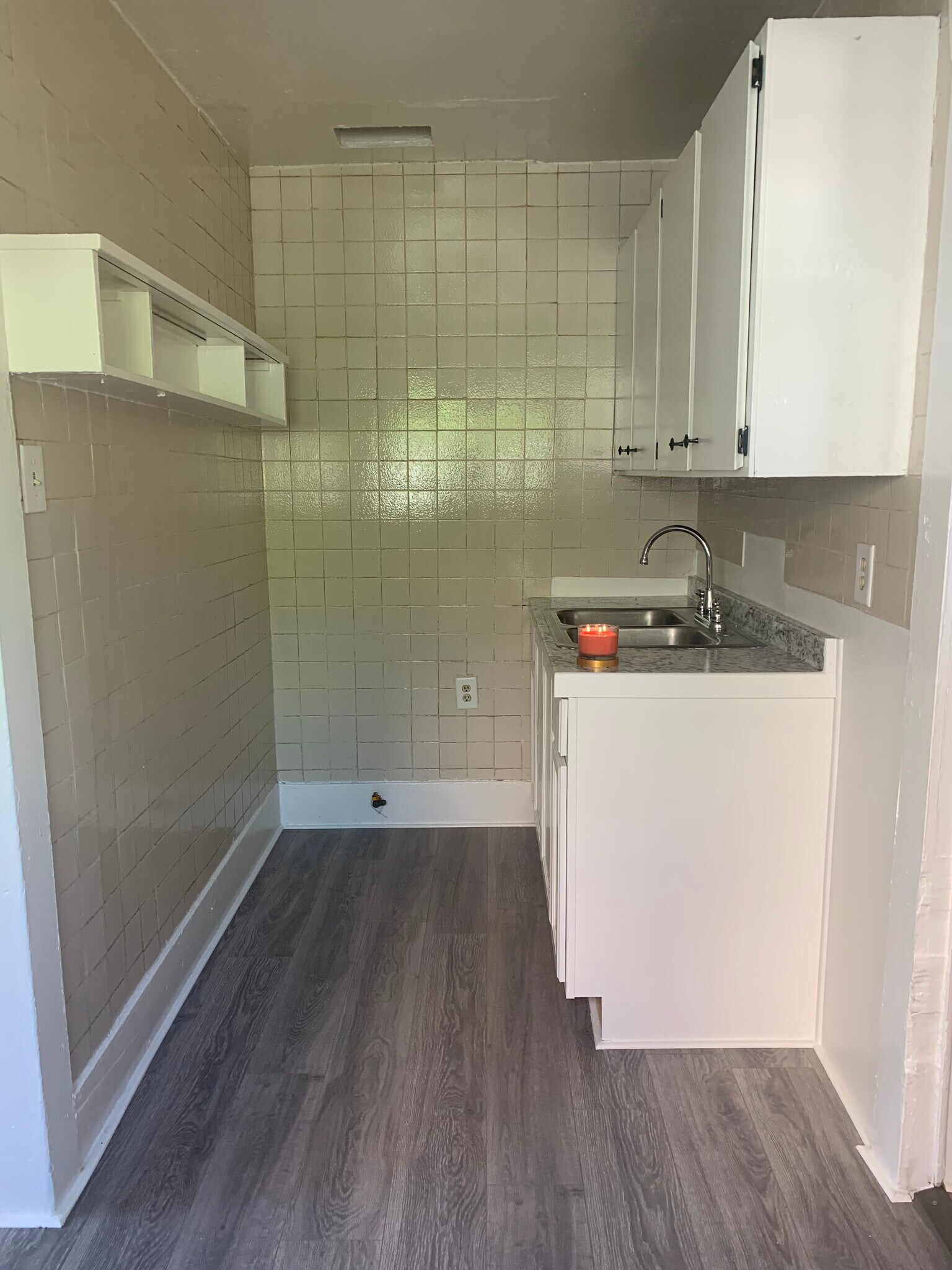 Building Photo - 533 E Lomita Ave