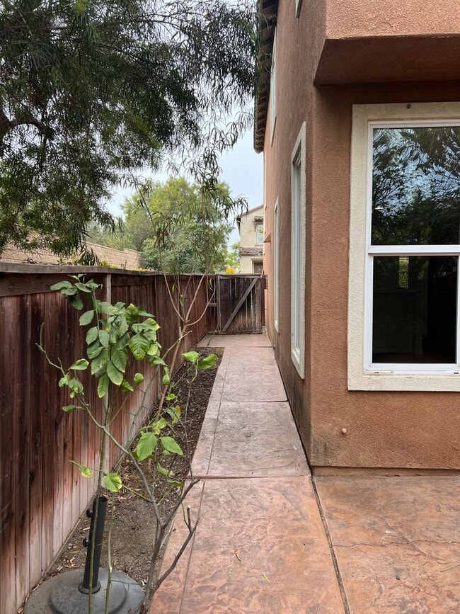 Building Photo - 13561 Lavender Way