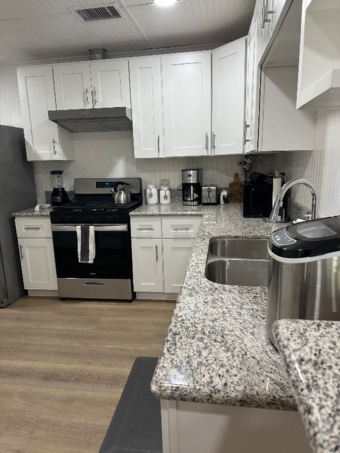 Building Photo - 518 Acacia Dr