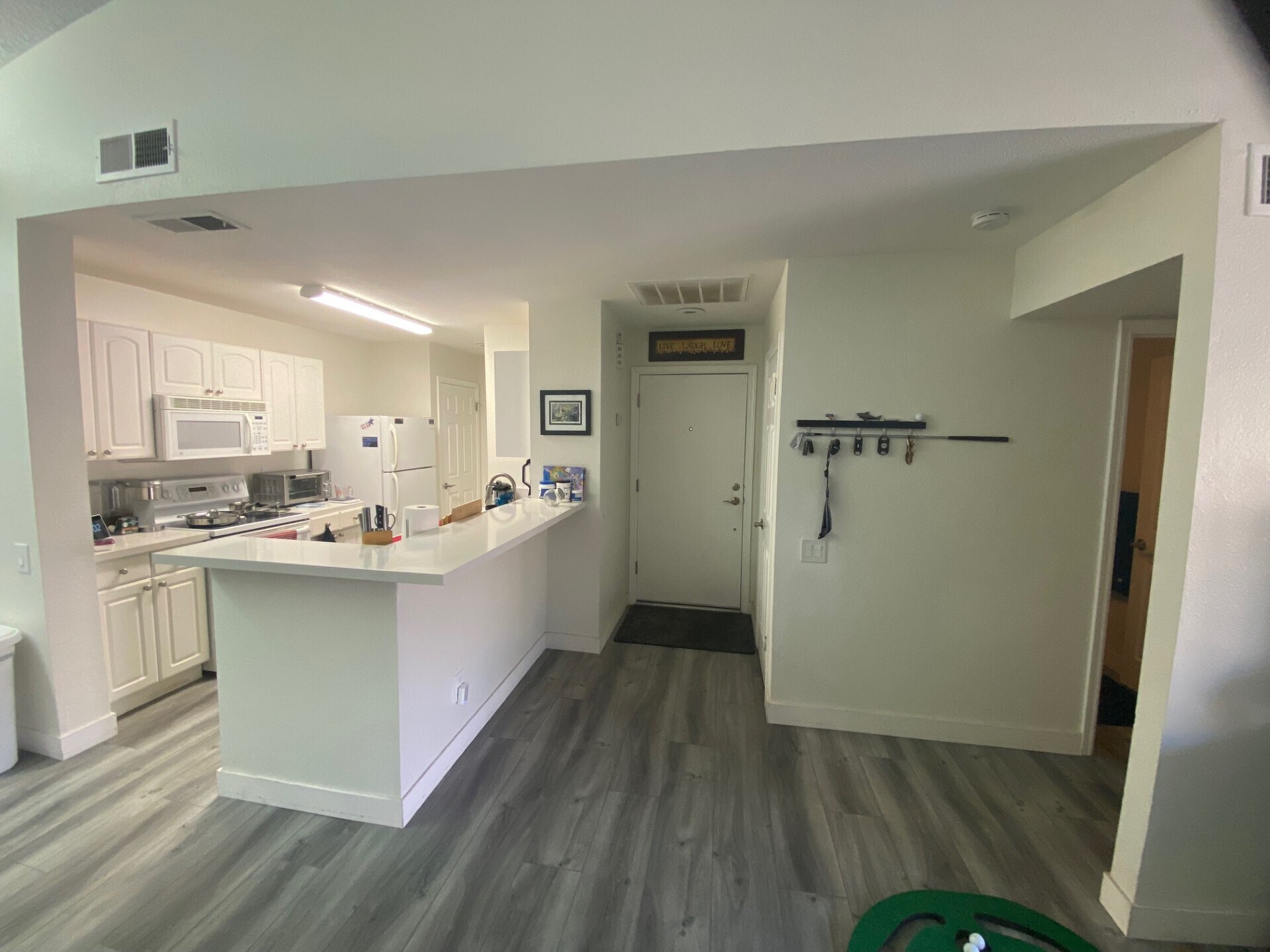 Spacious open kitchen - 2035 S Elm St