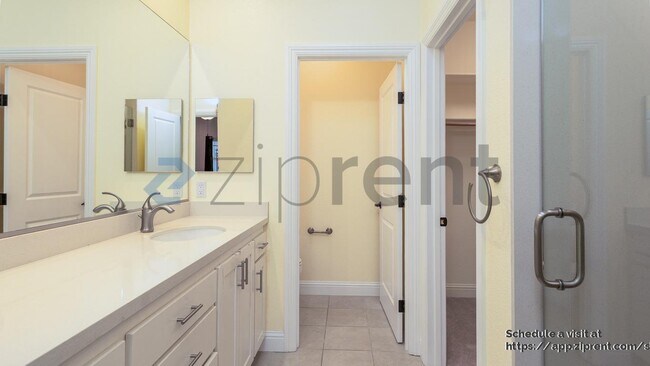 Building Photo - 1313 Crestview Ct