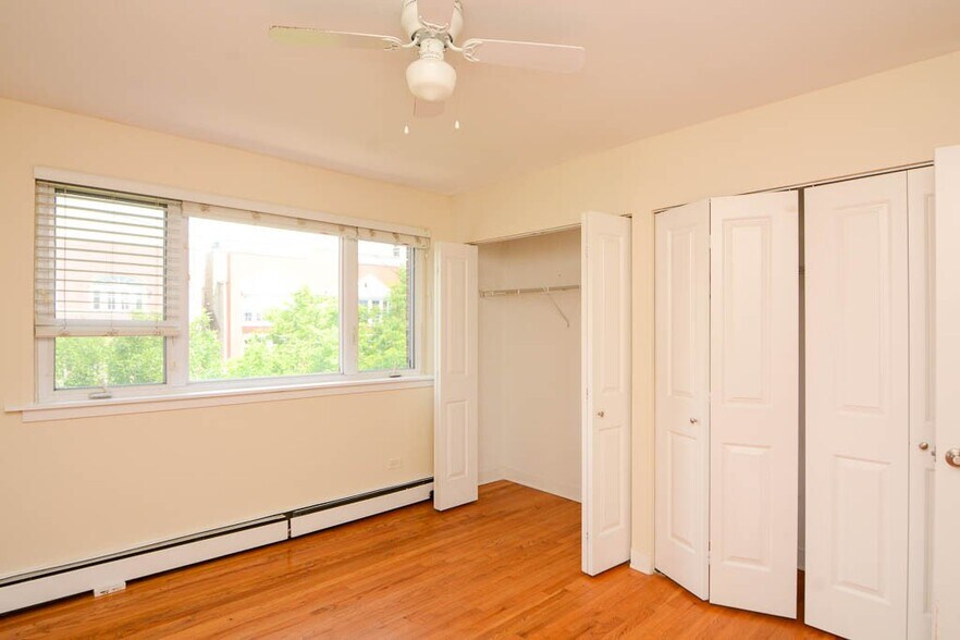 Building Photo - 675 W Wrightwood Ave