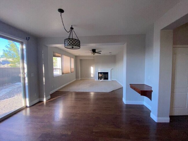 Building Photo - Top of the Hill - Gorgeous 5 Bedroom 3 Bat...