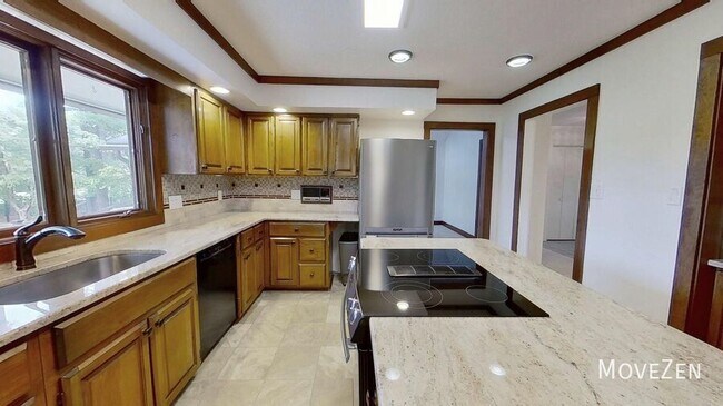 Building Photo - 6829 Greystone Dr