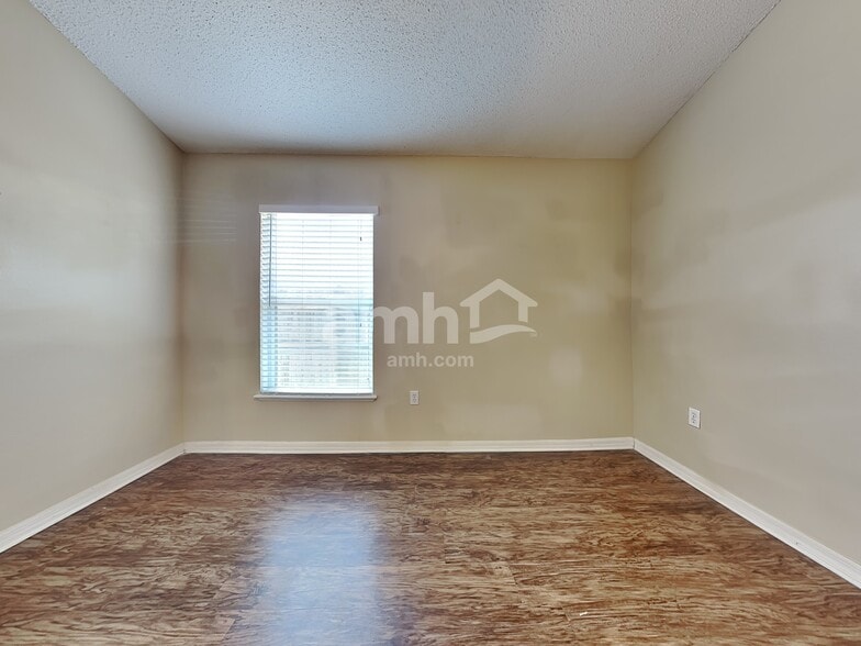 Building Photo - 5920 Rotella Dr