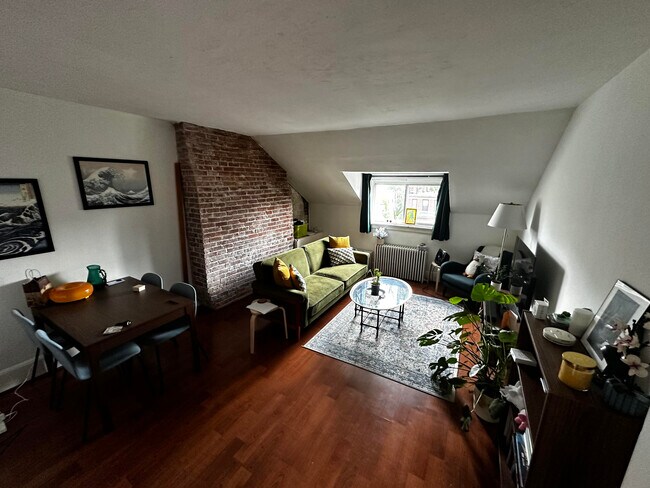 Building Photo - 453 Beacon St