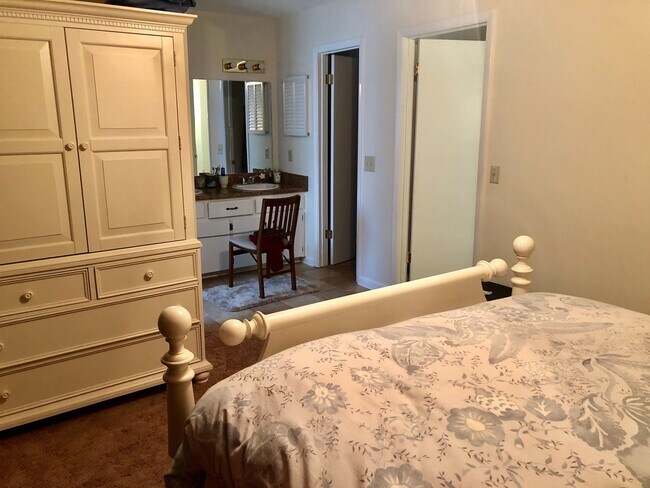 Building Photo - 205 John M Long Dr