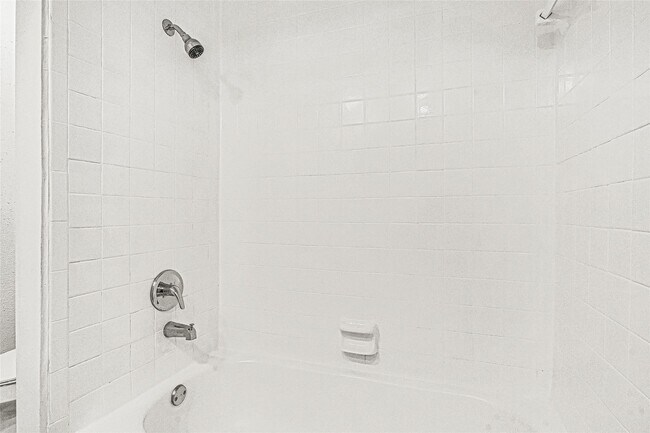 Building Photo - 2022 Lakewood Ct