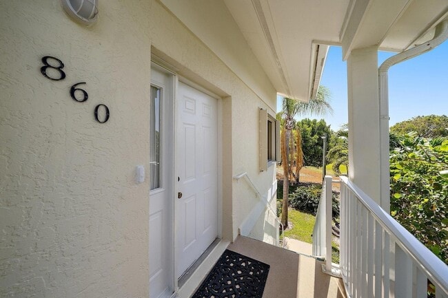 Building Photo - 860 Bella Vista Ct S