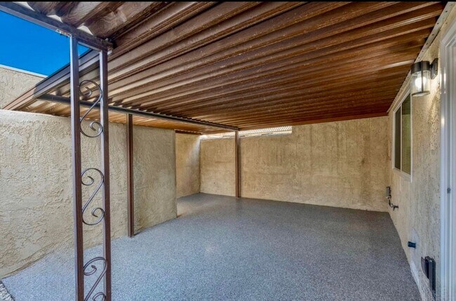 Building Photo - Beautifully 4-bedroom, 2.5-bathroom Condo—ready and waiting for you!