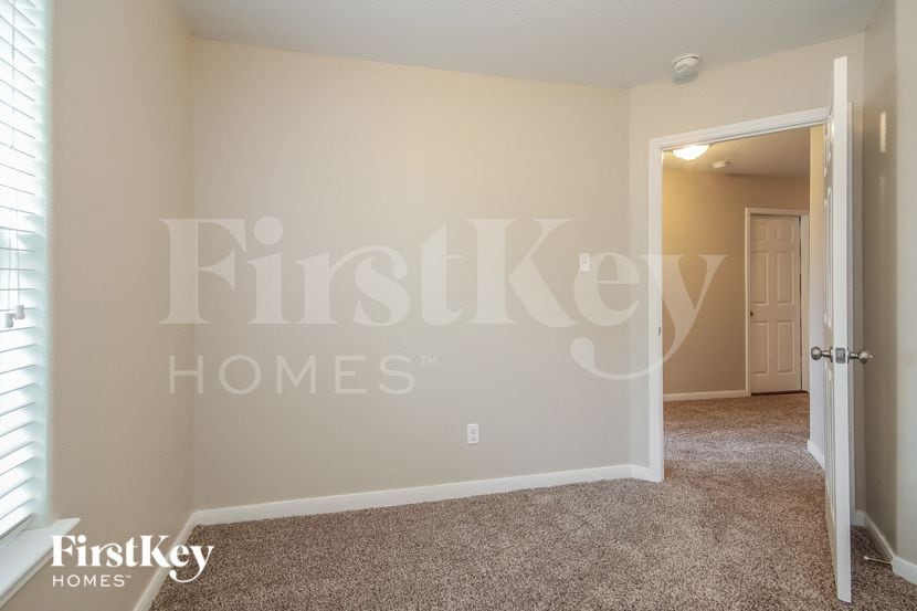 Building Photo - 9518 Peridot Green Dr