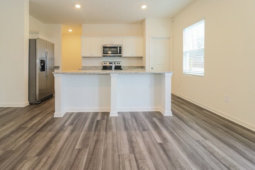 Building Photo - 445 Knightsbridge Ln