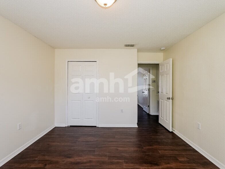 Building Photo - 12808 Lake Vista Dr