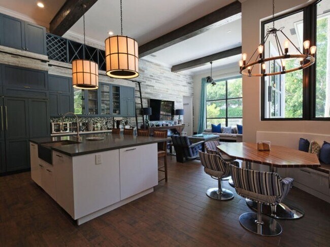 Building Photo - 12465 World Cup Ln