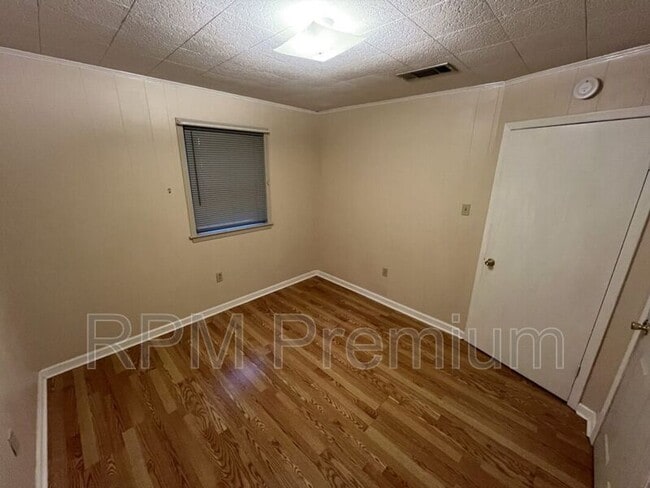 Building Photo - 4143 Nelson St