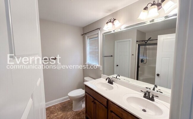 Building Photo - 2-Bed/2-Bath Town Home/Pet Friendly/Available Now!