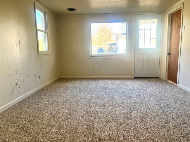 Building Photo - 314 Oak Ave