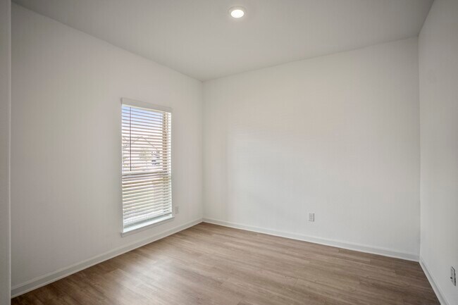 Building Photo - 4903 Chestnut Valley Ln