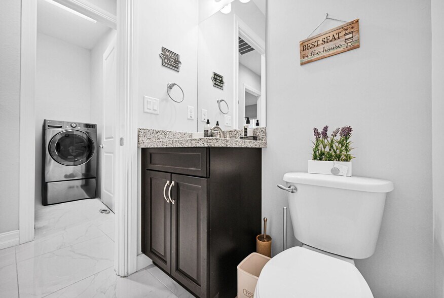 Building Photo - 8855 Watercrest Cir W