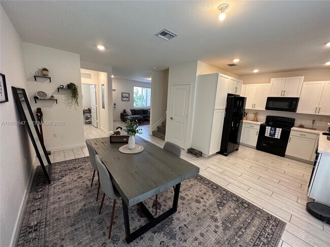 Building Photo - 1030 SE 23rd Terrace