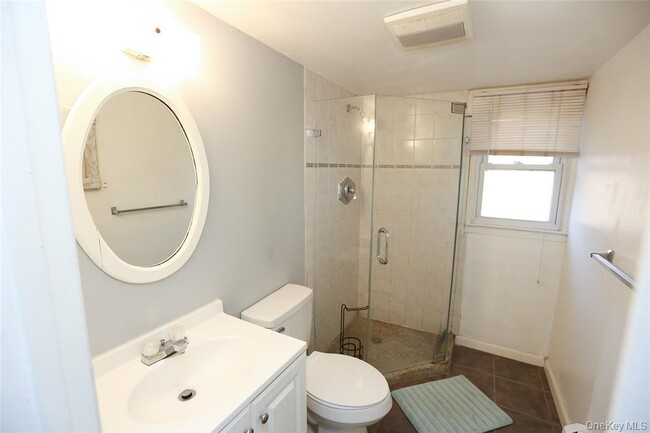 Building Photo - 40 Bluefields Ln