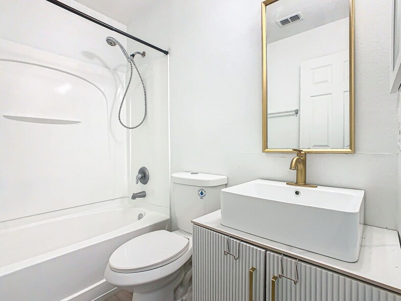 Building Photo - 249 Royal Palm Dr